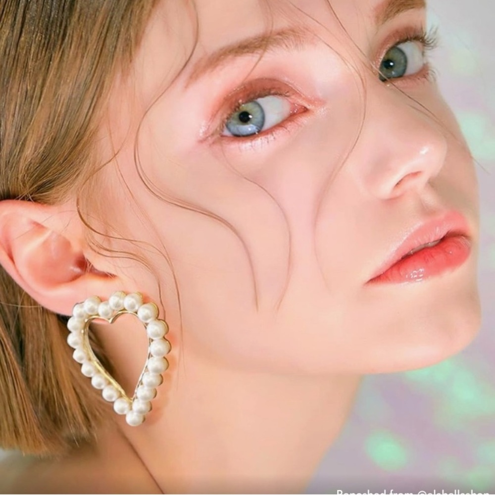 Pop Topping | NWT Pearl Heart Shaped Hoop Earrings for Women